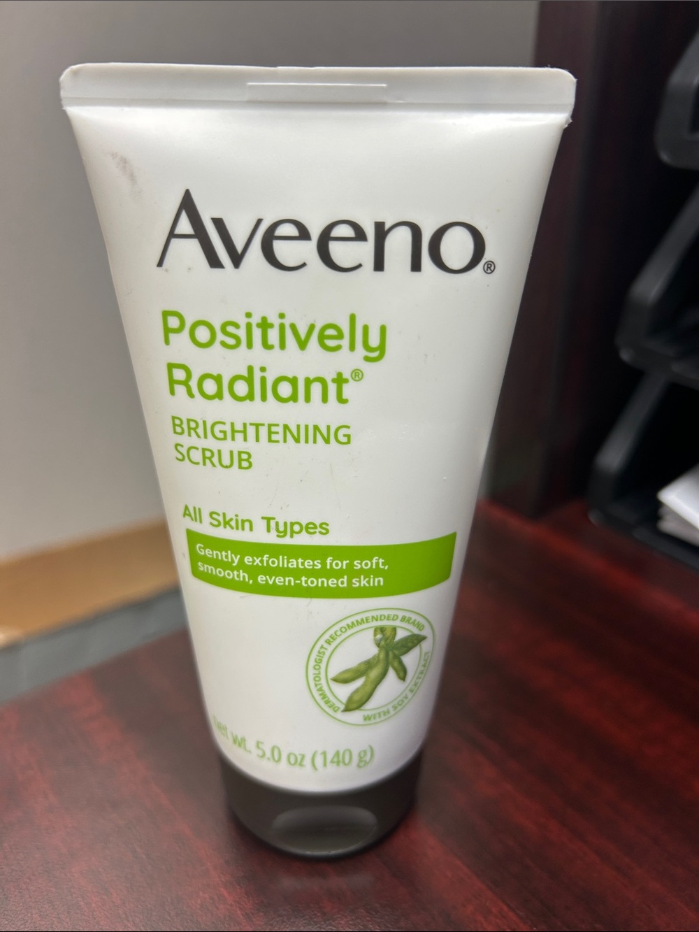 Aveeno Positively Radiant Brightening Scrub — White & Green